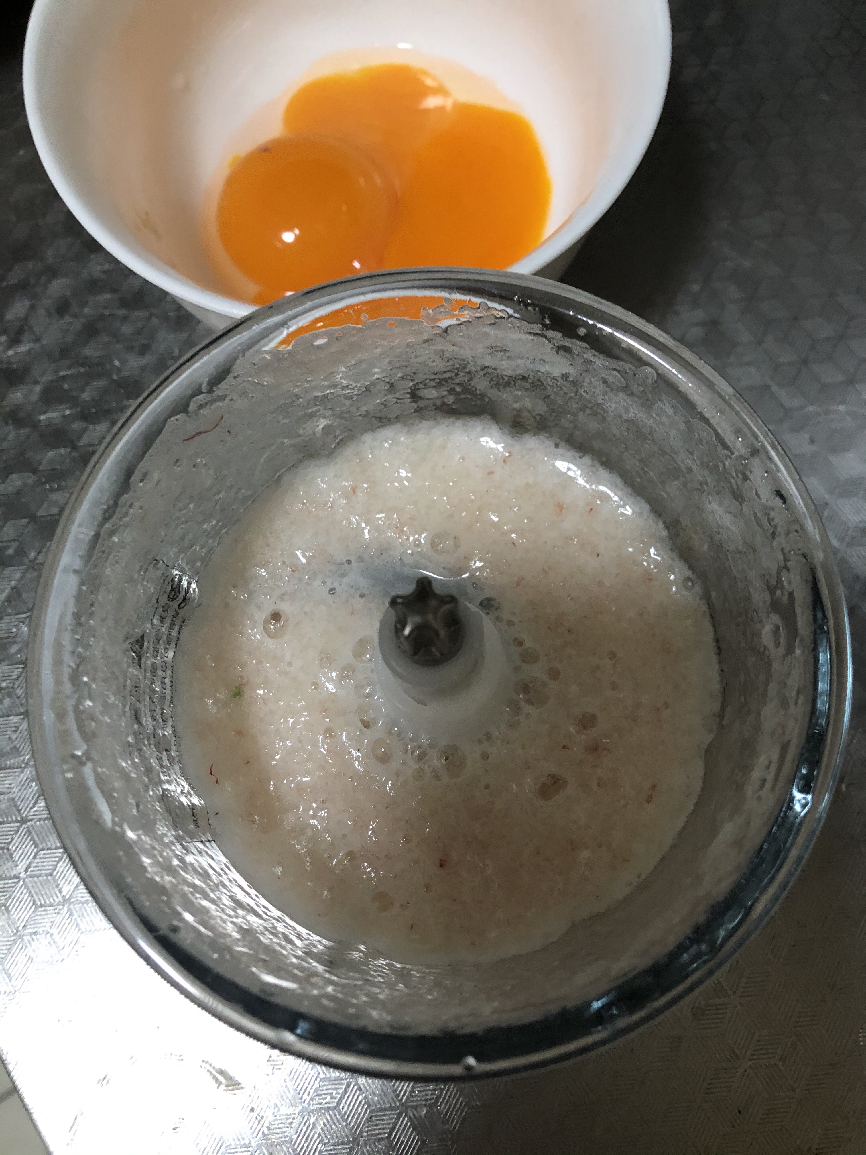 宝宝辅食：蛋黄时蔬虾饼的做法 步骤4