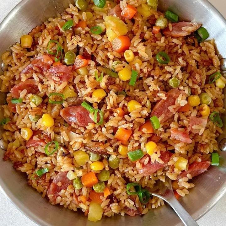 香菇腊肠土豆焖饭
