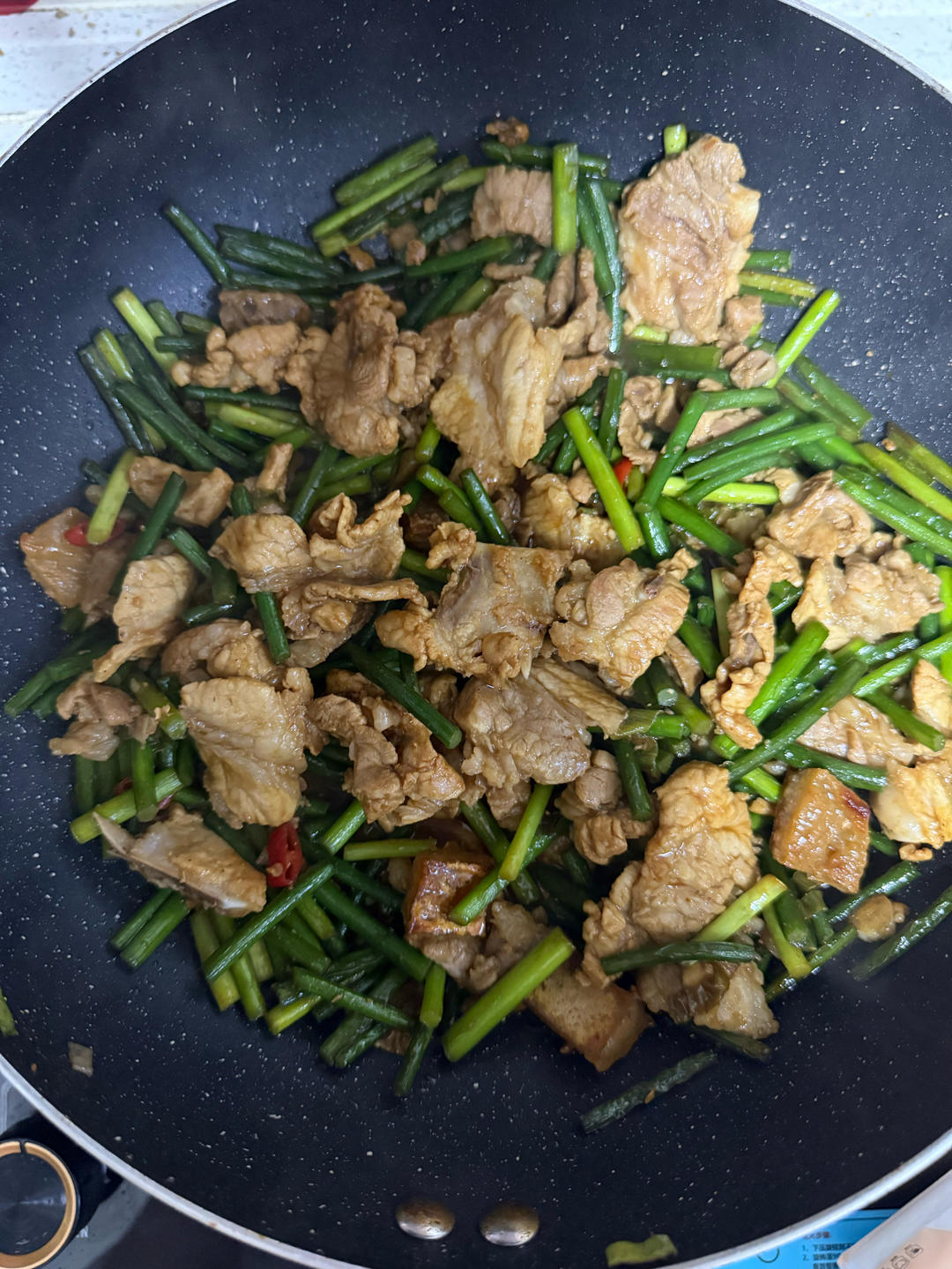 简单易做的下饭菜－蒜苔炒肉