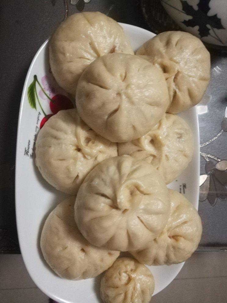 松软多汁的肉包子
