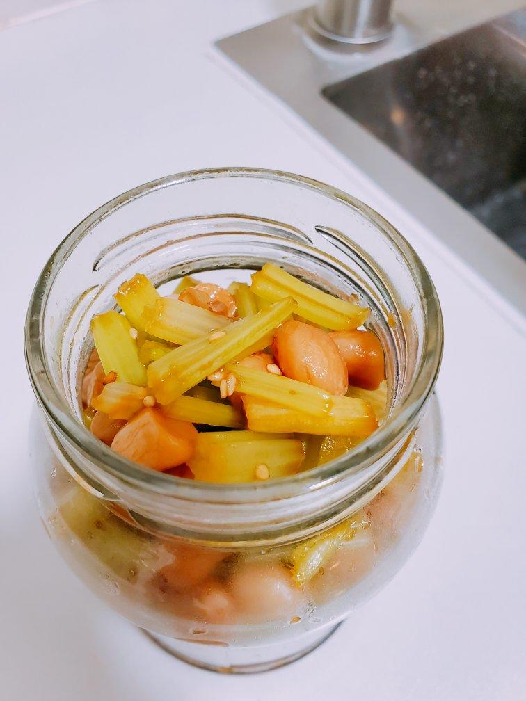 凉拌芹菜花生米胡萝卜