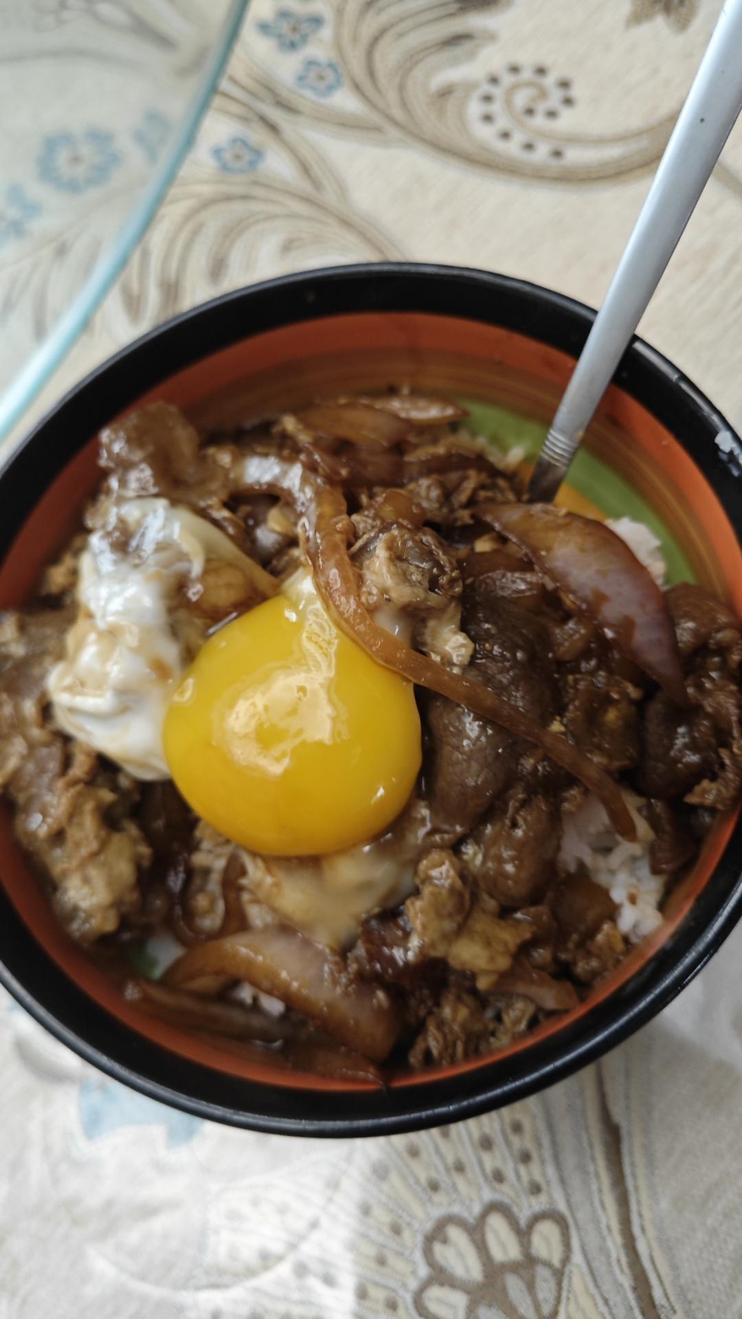 洋葱滑蛋肥牛卷/饭。一个人也要好好吃饭