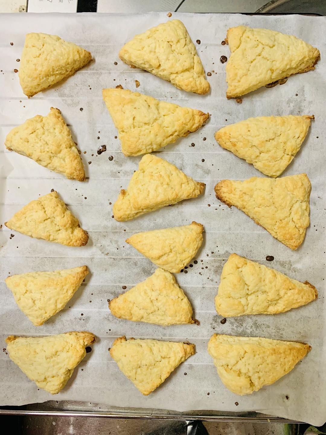 完美裂纹～百分百成功的超好吃奶香司康（禁止搬运）