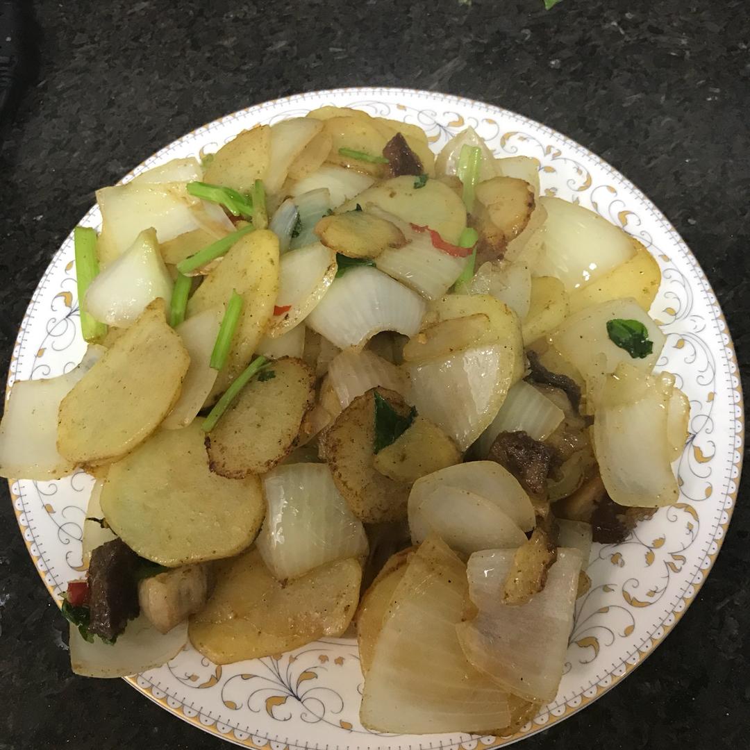 边吃边流泪的「孜然土豆片」