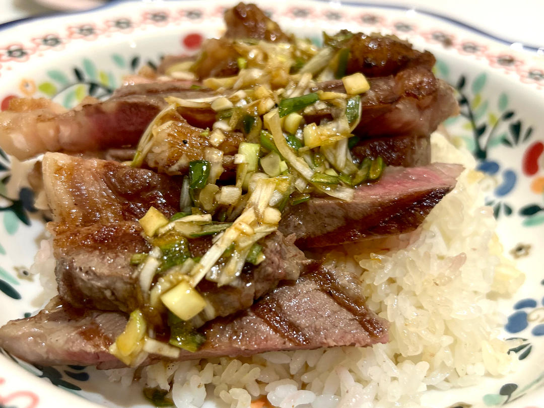 绝美味的牛排吃法‼️盐葱酱牛排盖饭