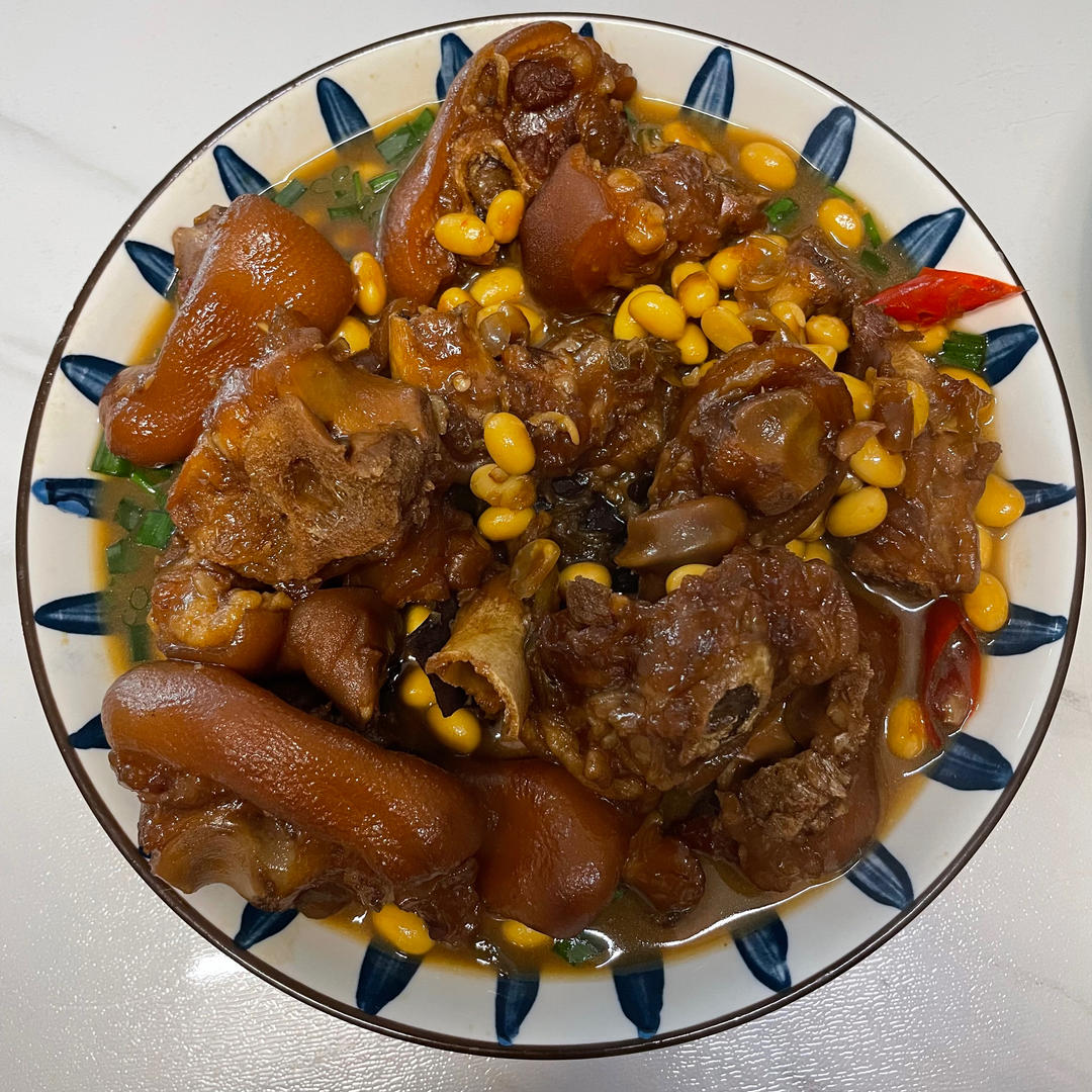 流口水的黄豆炖猪蹄