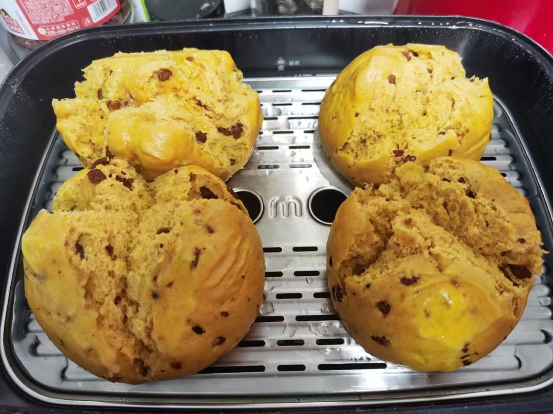 不加一滴水的南瓜开花馒头，纯南瓜泥和面，无需泡打粉，枣香浓郁个个开花