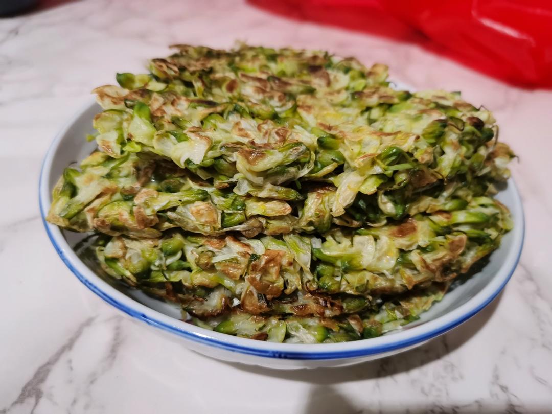 少面粉少盐的槐花饼