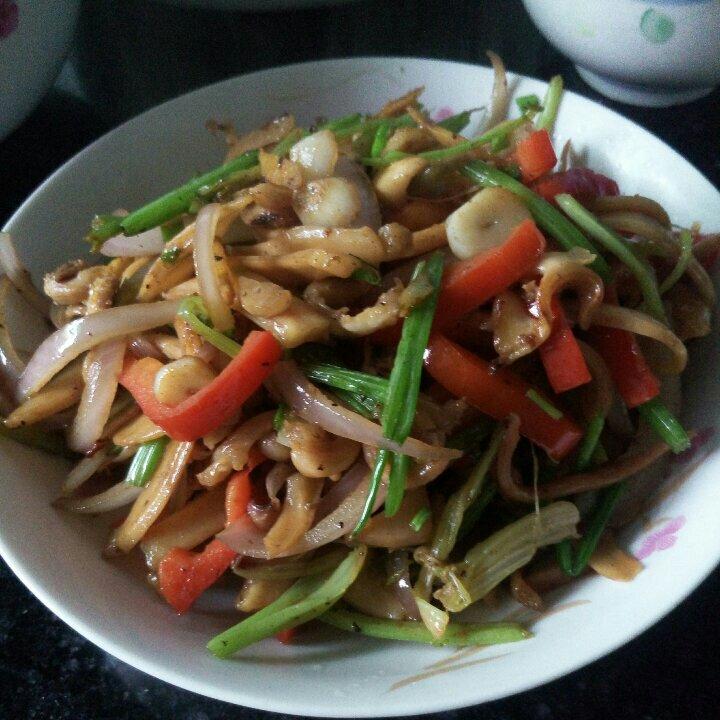 洋葱青椒炒墨鱼干