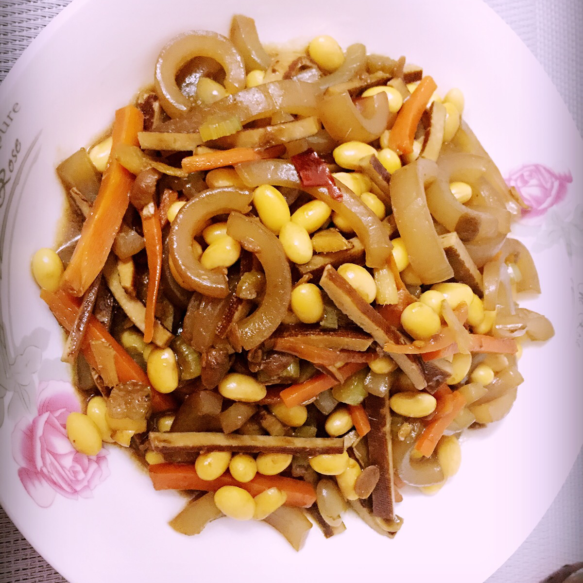 闲儿妞做的香辣猪皮炒黄豆