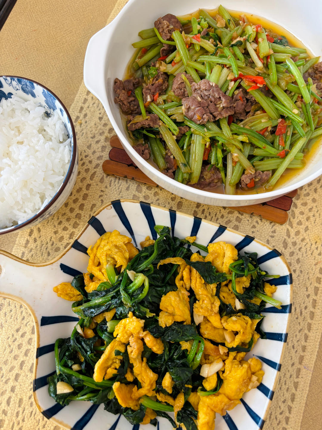 菠菜炒鸡蛋