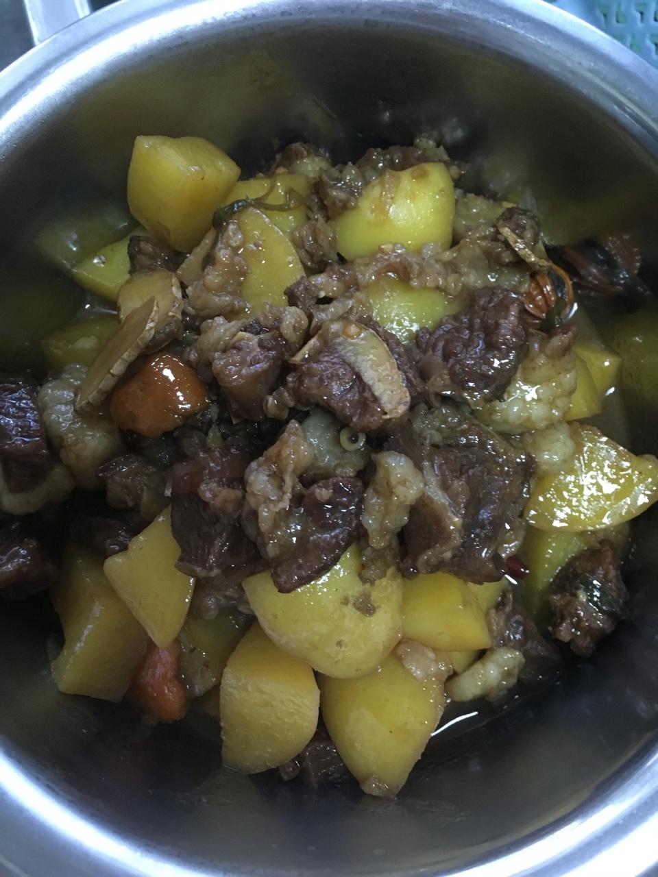 红烧牛肉土豆 （独家秘制）
