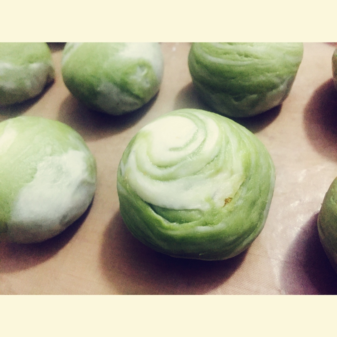 蛋黄酥~紫薯、抹茶、原味~花好月圆，中秋快乐~内附一次做六色蛋黄酥方法~