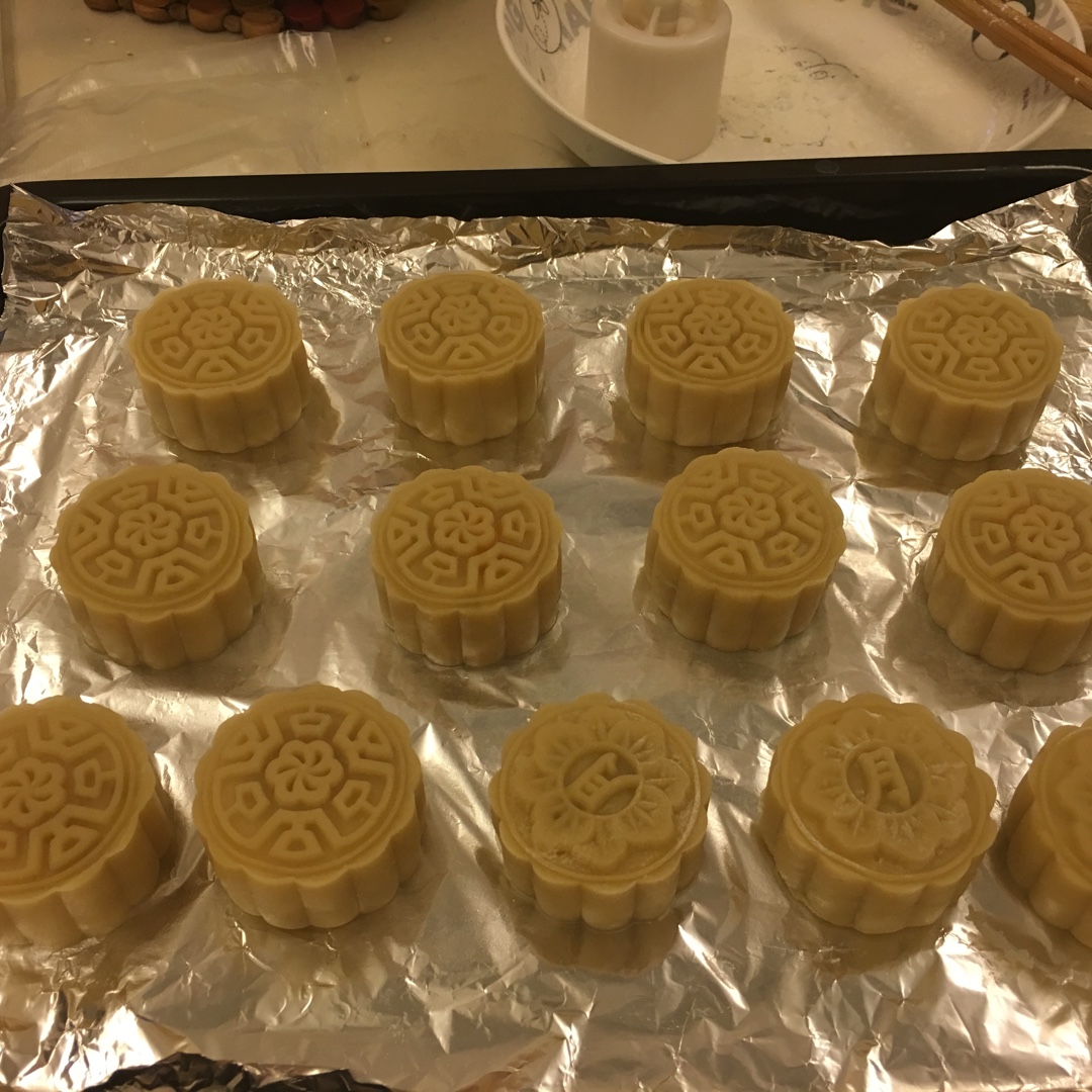 广式月饼—蛋黄莲蓉月饼