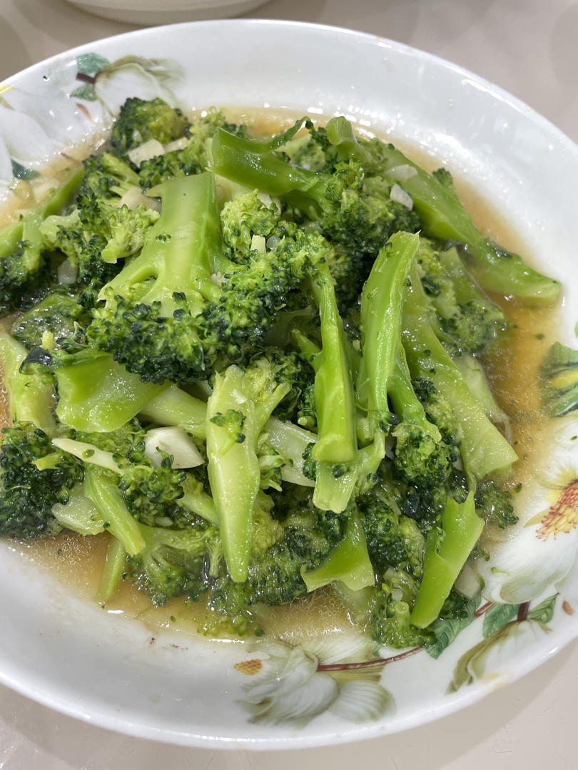 好吃到爆的耗油蒜蓉西兰花(从不修图，喜欢请关注)