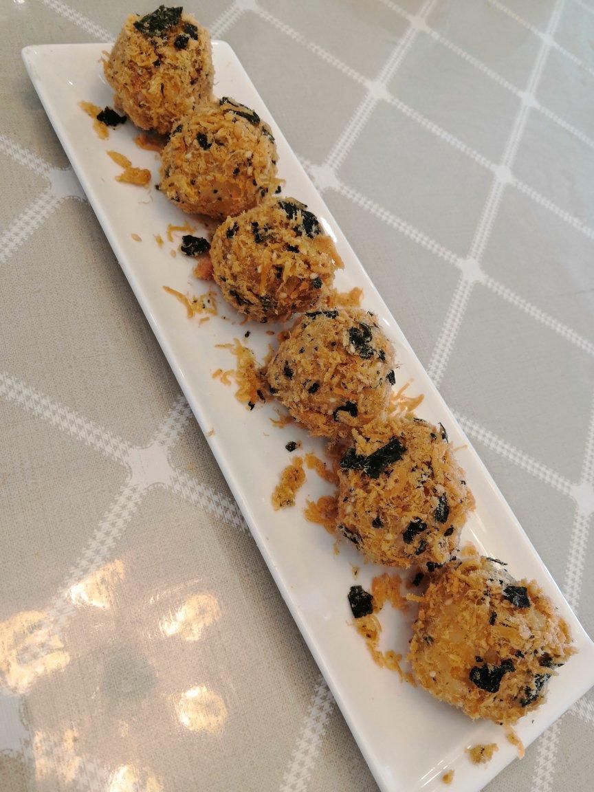 小盆友超爱的肉松饭团子