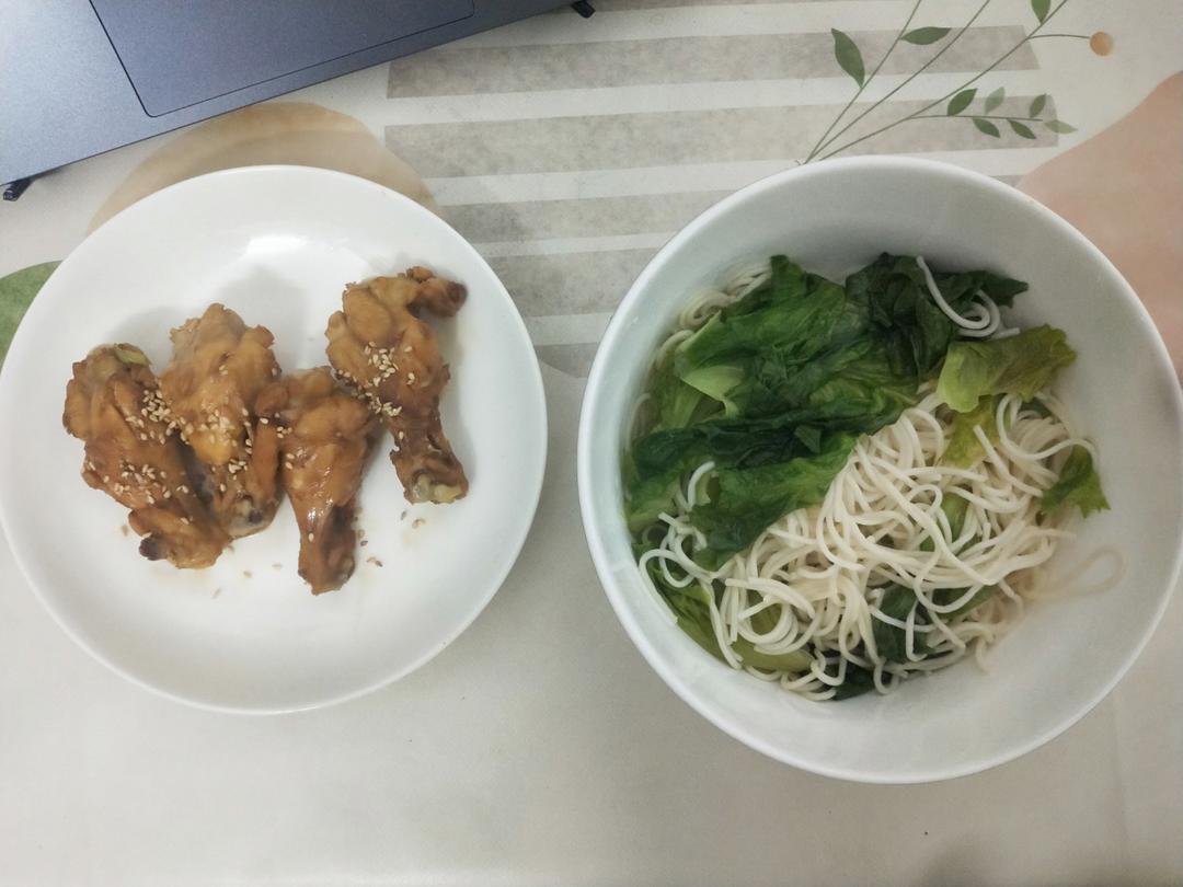 好吃到舔手指的「蒜香蜜汁鸡翅根」👍