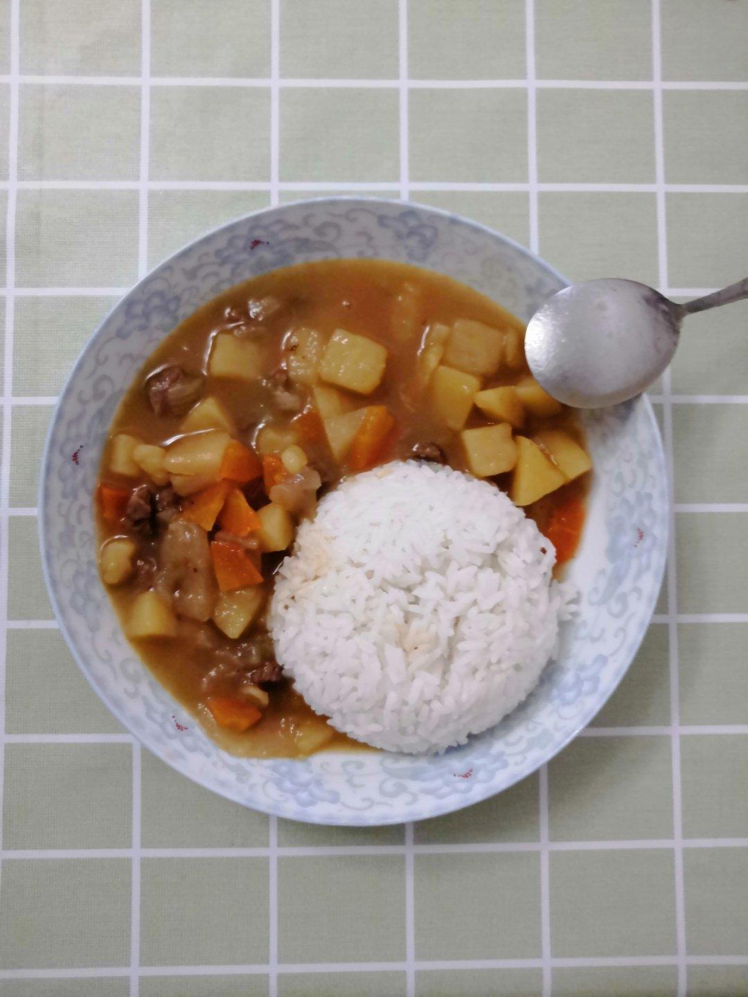Mr董的招牌咖喱牛肉饭
