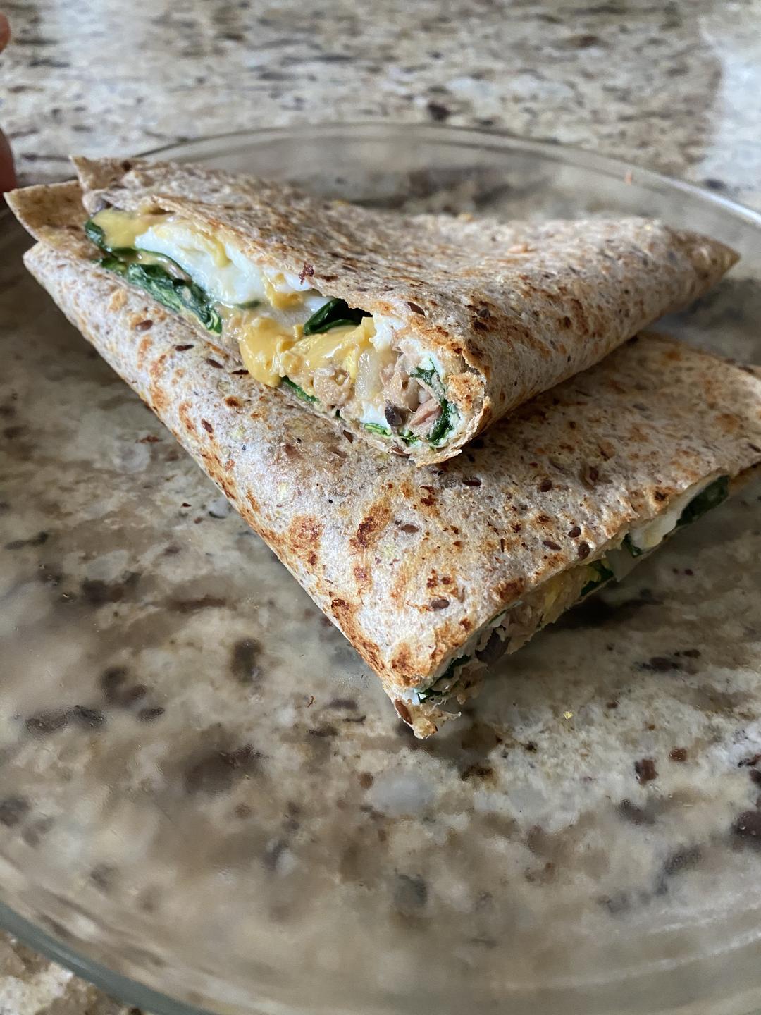 减脂早餐 吞拿鱼全麦饼