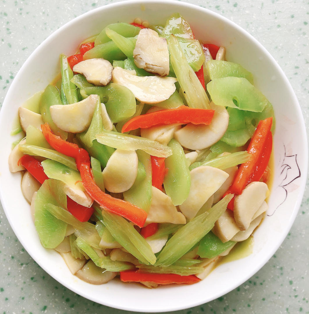 莴笋芹菜炒杏鲍菇——健康、美味的抗癌菜