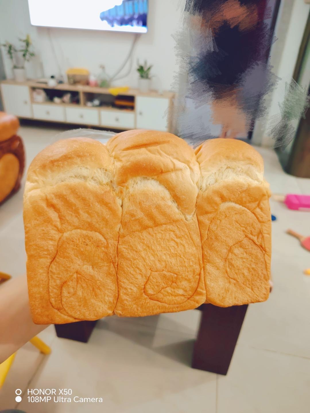 奶香纯粹的重料淡奶油吐司