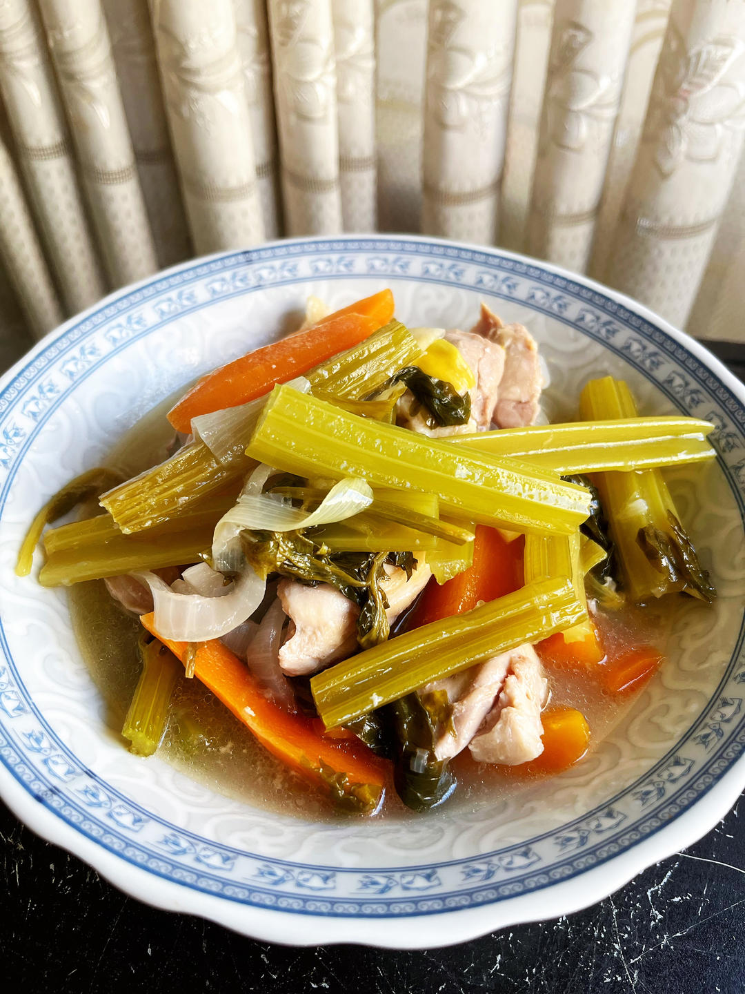 白葡萄酒蔬菜炖鸡的做法 步骤3