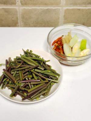 泡椒蕨菜的做法 步骤6