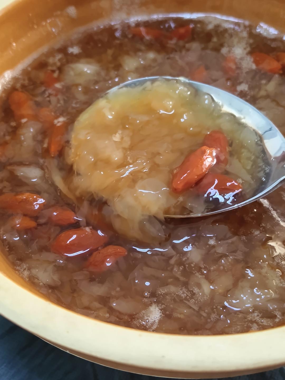 五味子炖银耳