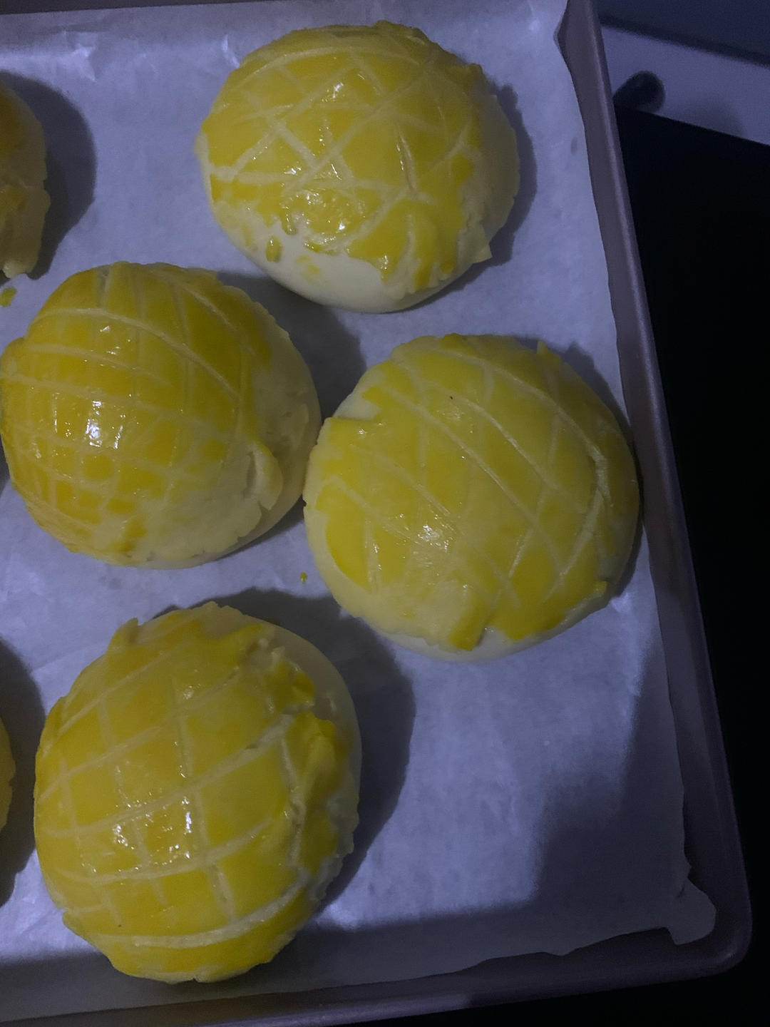 好吃到炸裂的港式菠萝包（附带制作酥皮的小视频）