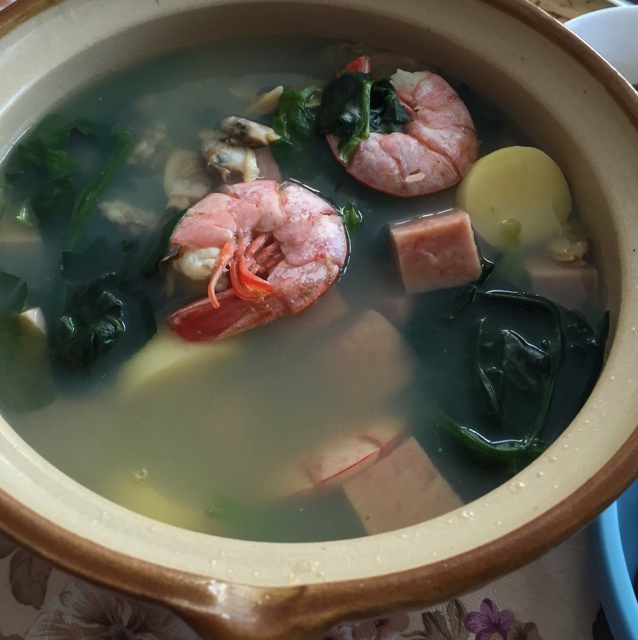 阿帕哈做的什锦海鲜锅