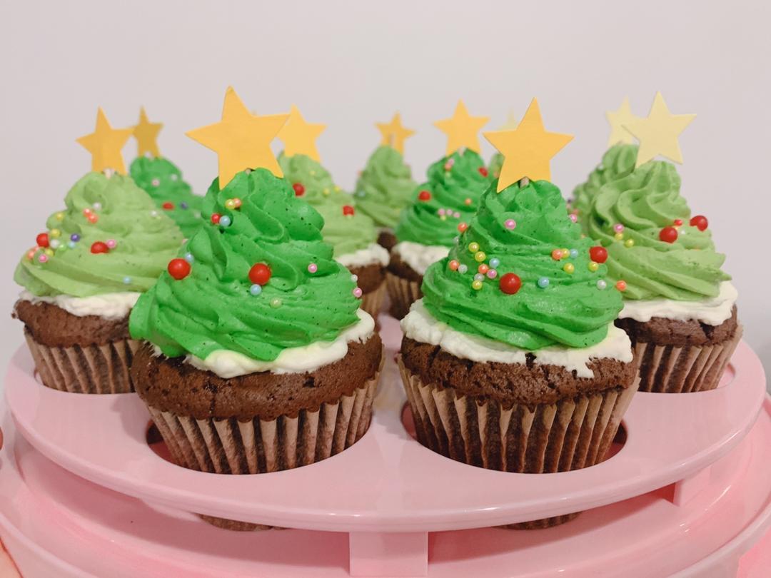 moco2020做的【圣诞特辑】no.2圣诞树纸杯蛋糕
