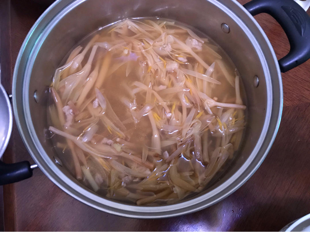 黄花菜瘦肉汤