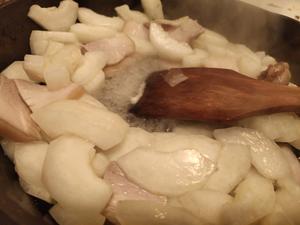 熊熊白白-辣白菜老黄瓜炖白肉的做法 步骤5