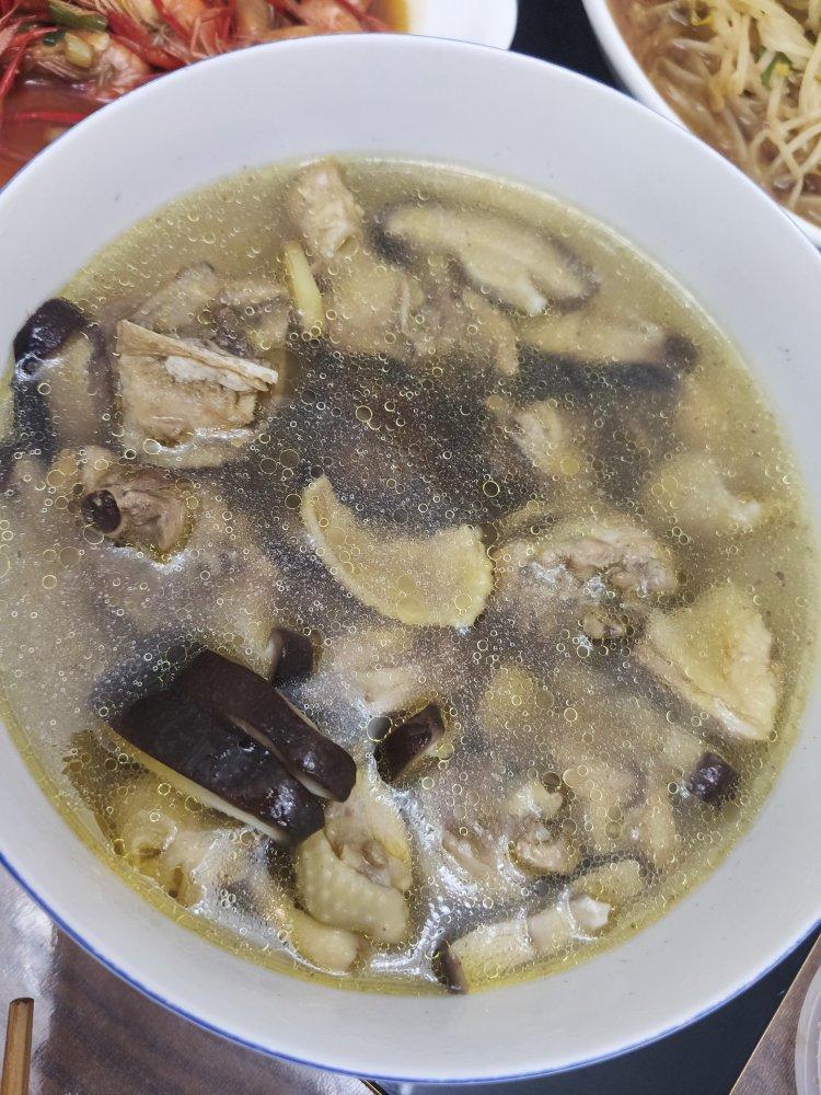 香菇炖鸡汤