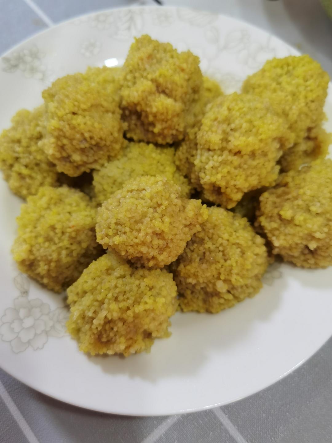 小米别再只会煮粥了 这样做给宝宝抢着吃  蒸小米香菇胡萝卜肉丸子  小米蒸肉丸 蔬菜肉丸 （一岁以上婴幼儿辅食）营养丰富不上火
