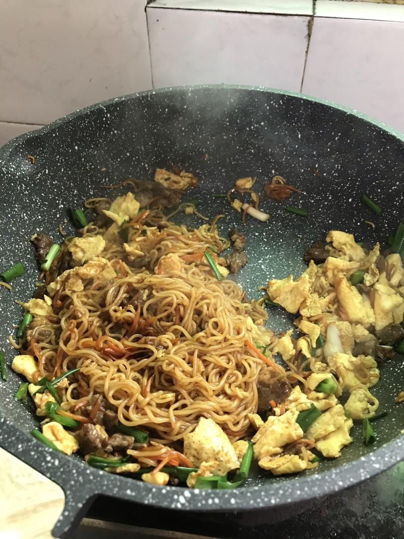 秒杀路边摊的炒方便面