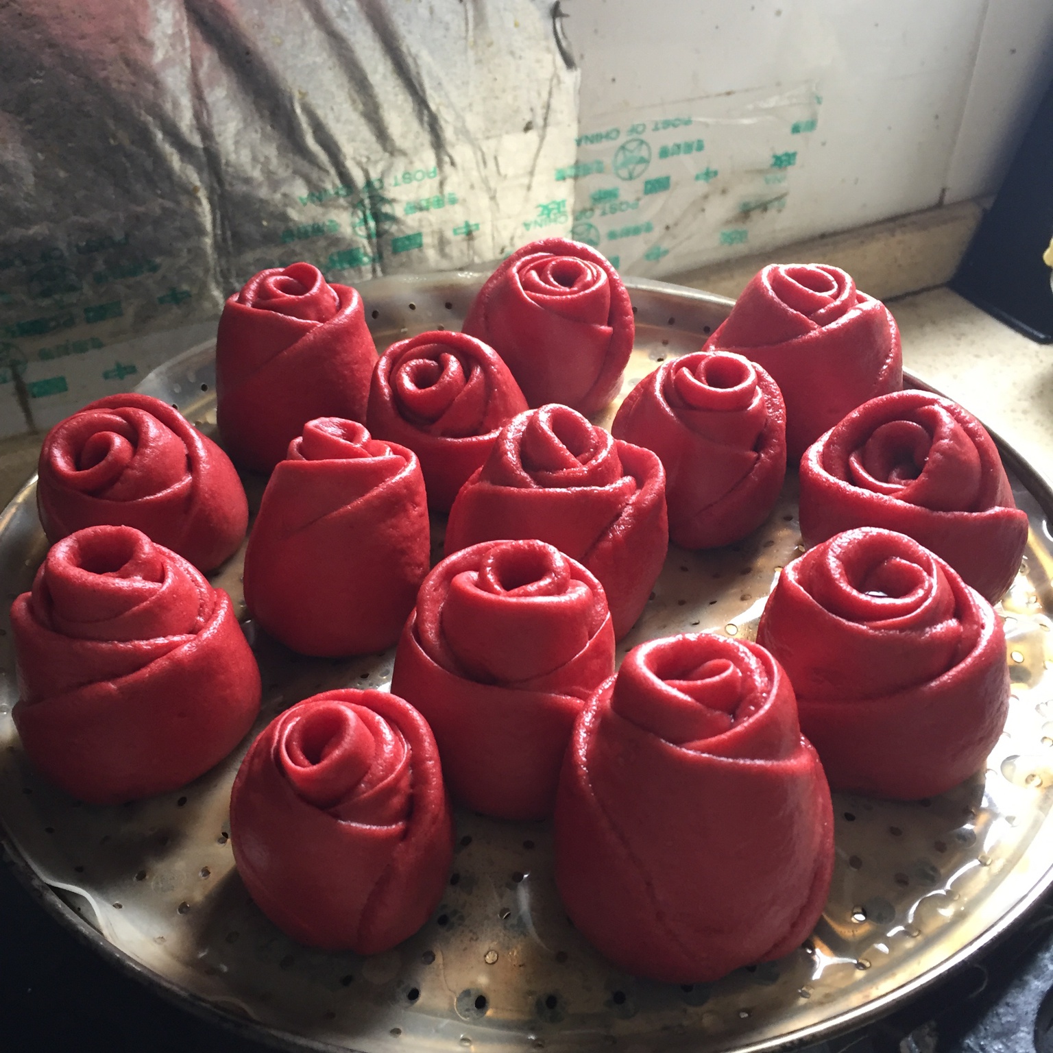 饭么饭做的红曲米玫瑰花馒头