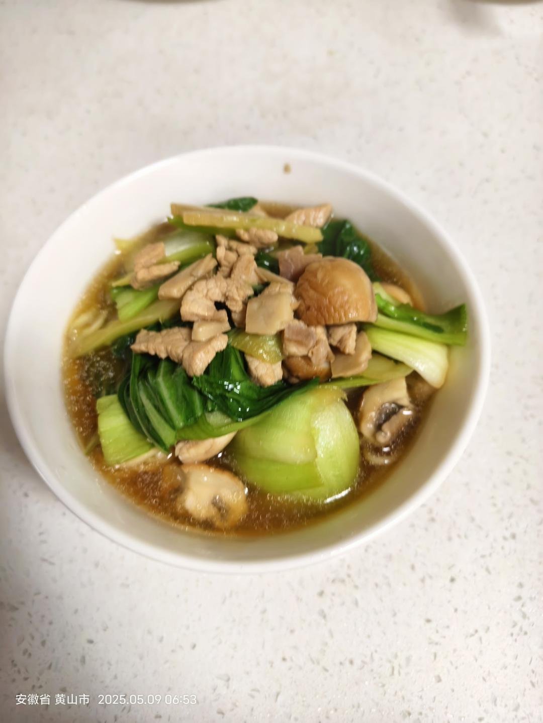 口蘑鲜汤面+红豆薏米茶
