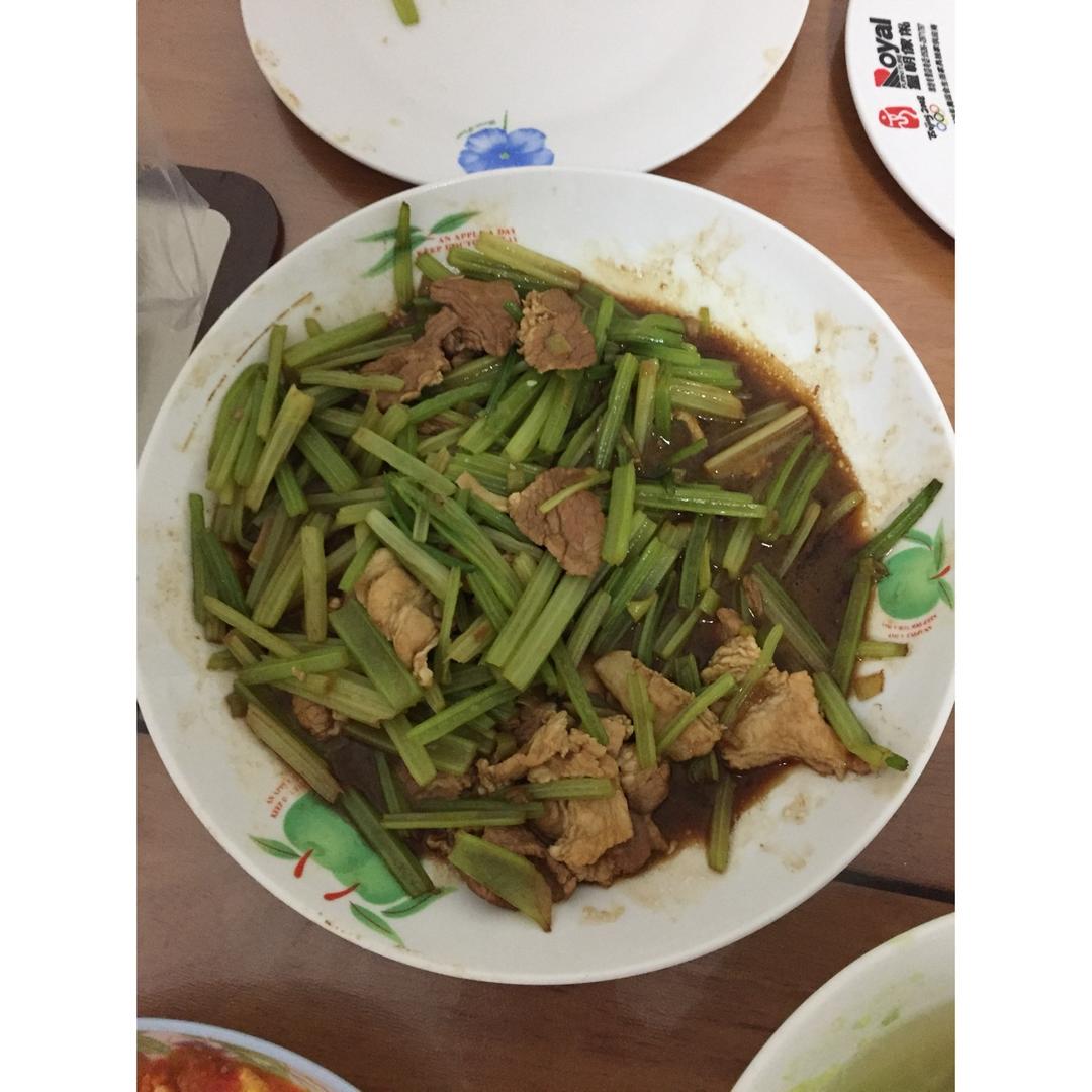 芹菜炒肉