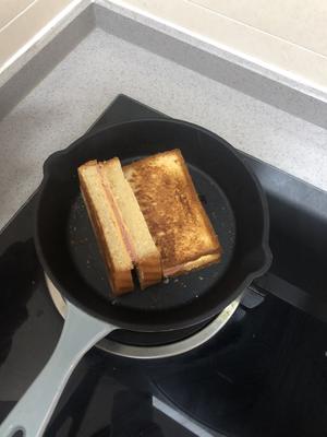 快手早餐——火腿三明治的做法 步骤2