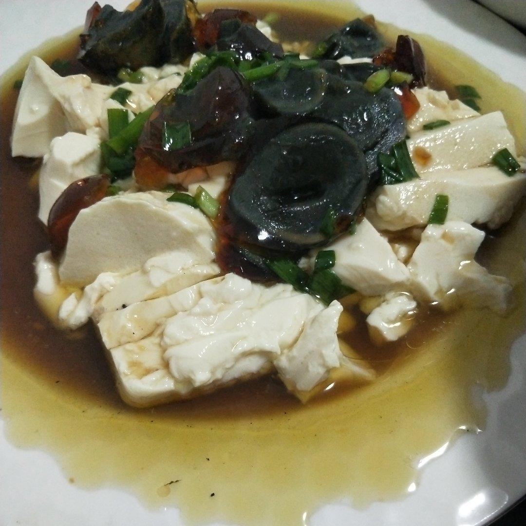 双椒拌皮蛋豆腐