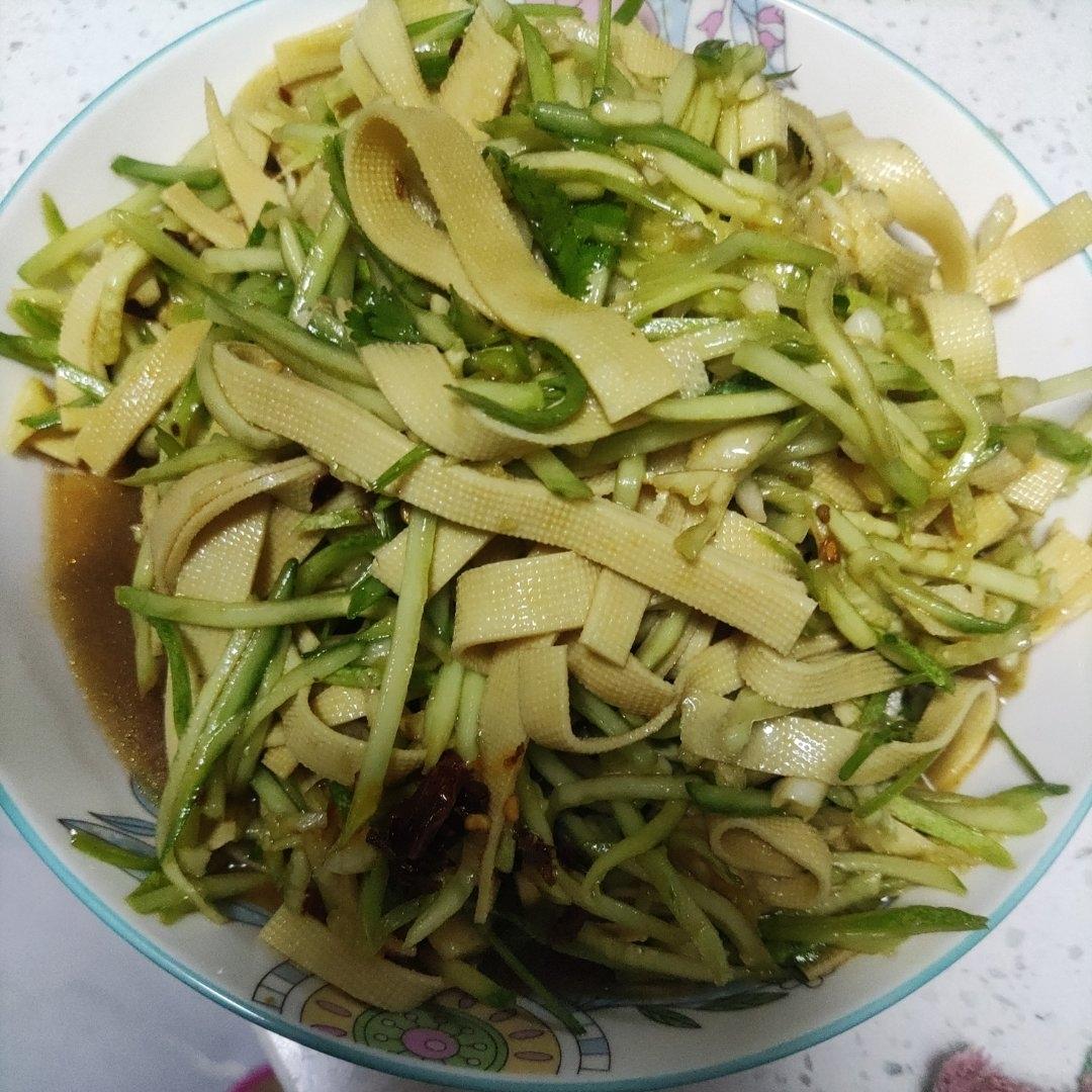 黄瓜拌豆皮