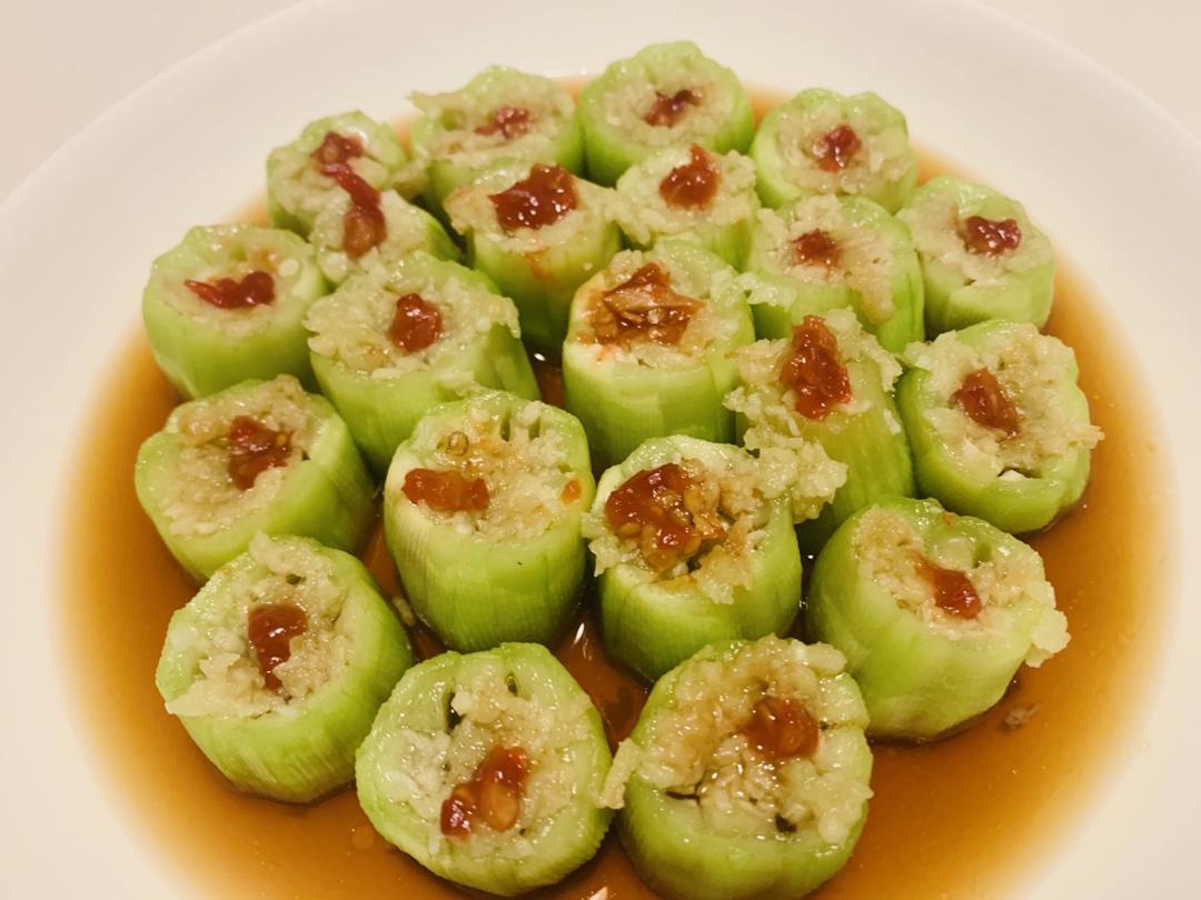 只需要五分钟就可以的美味蒜蓉蒸丝瓜