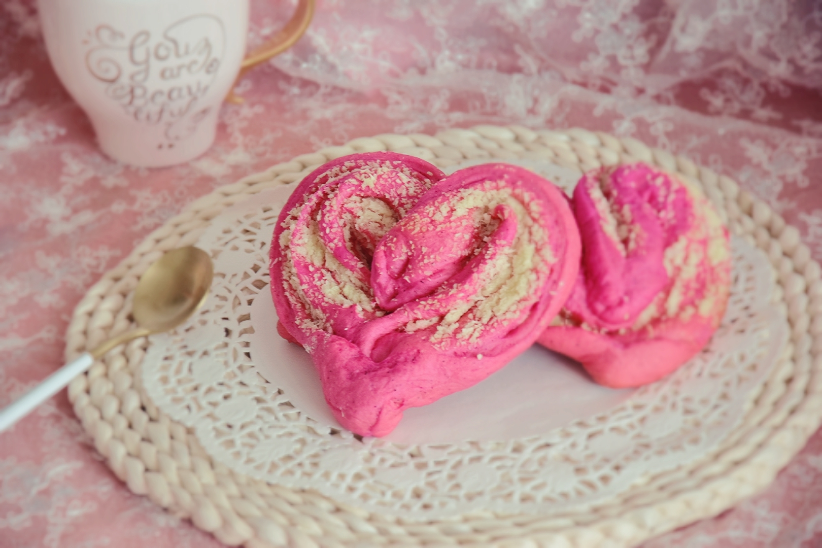 红心火龙果椰蓉爱心面包—超美的粉红色！的做法