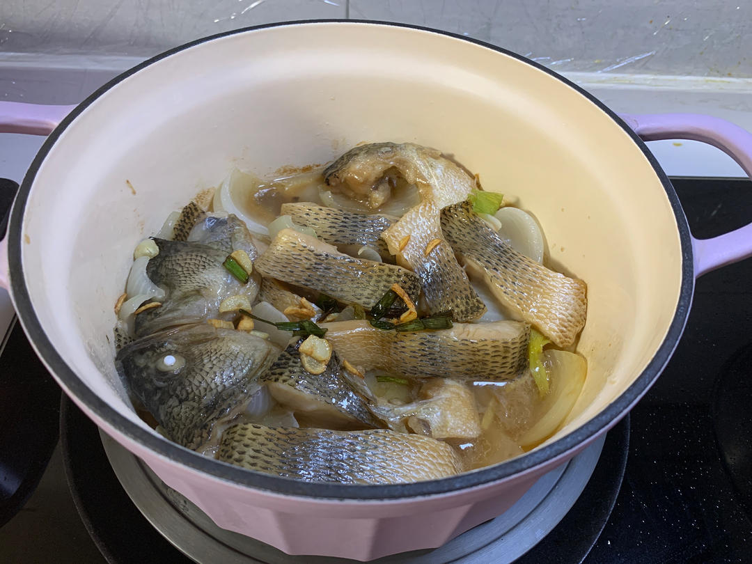 葱香焗鲈鱼