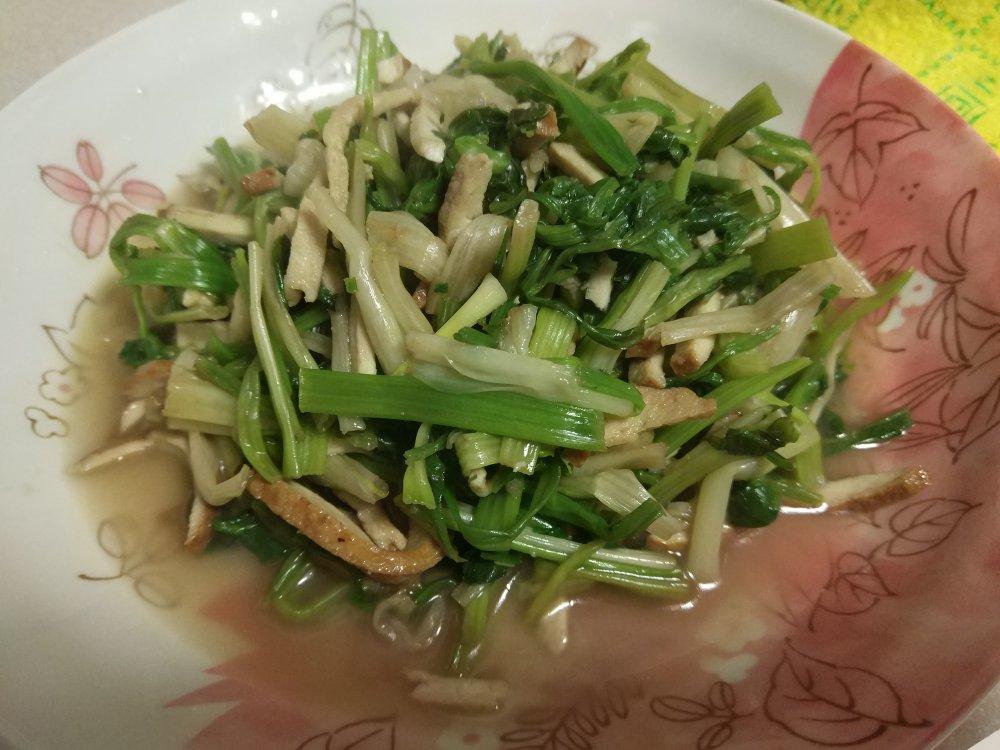 水芹炒香干