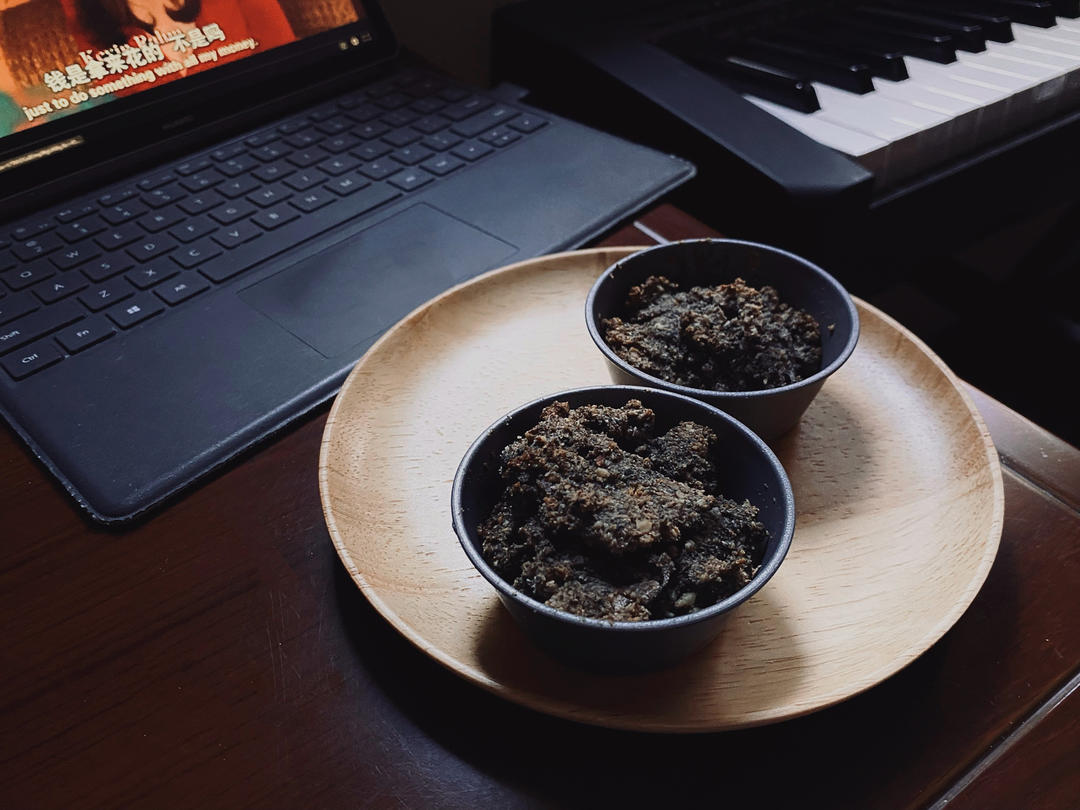 超级好吃的黑芝麻司康，芝麻飘香，强烈推荐（简单的原料，简单的步骤）