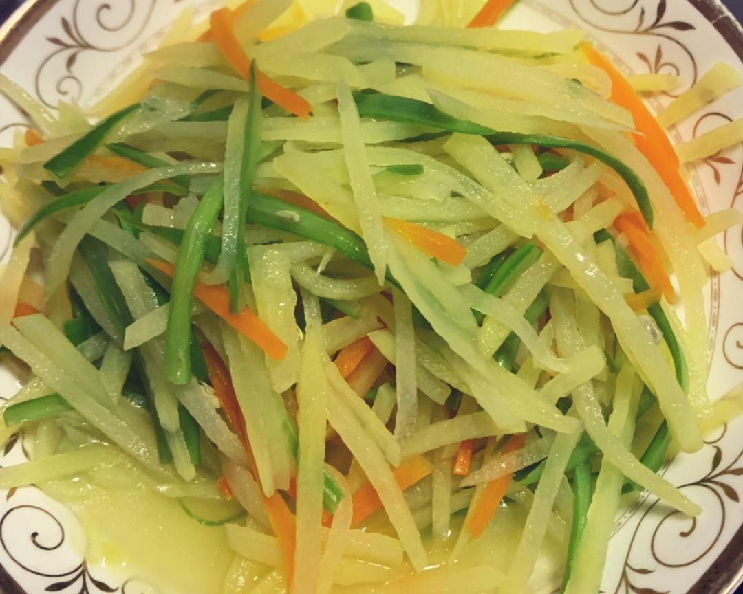 三色土豆丝的做法