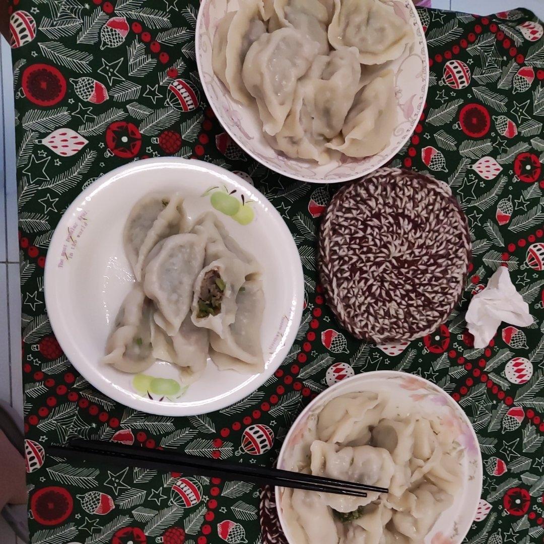 教你正确煮速冻饺子的方法，不干裂不破皮不粘锅！