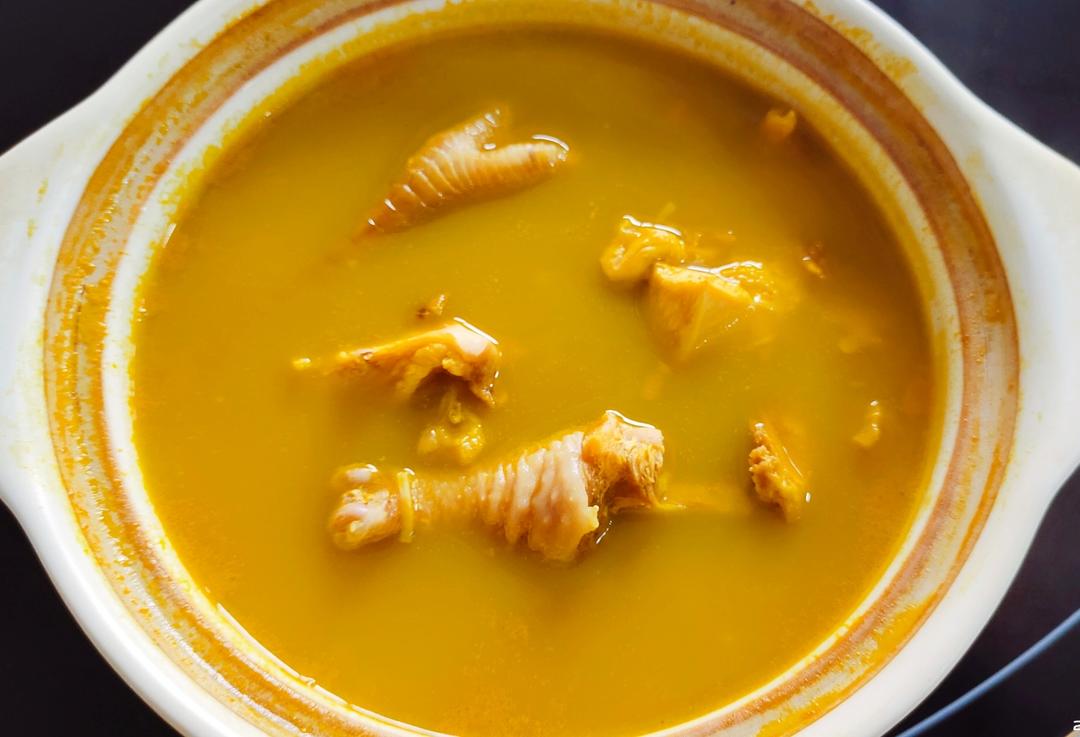 金汤花胶炖鸡煲